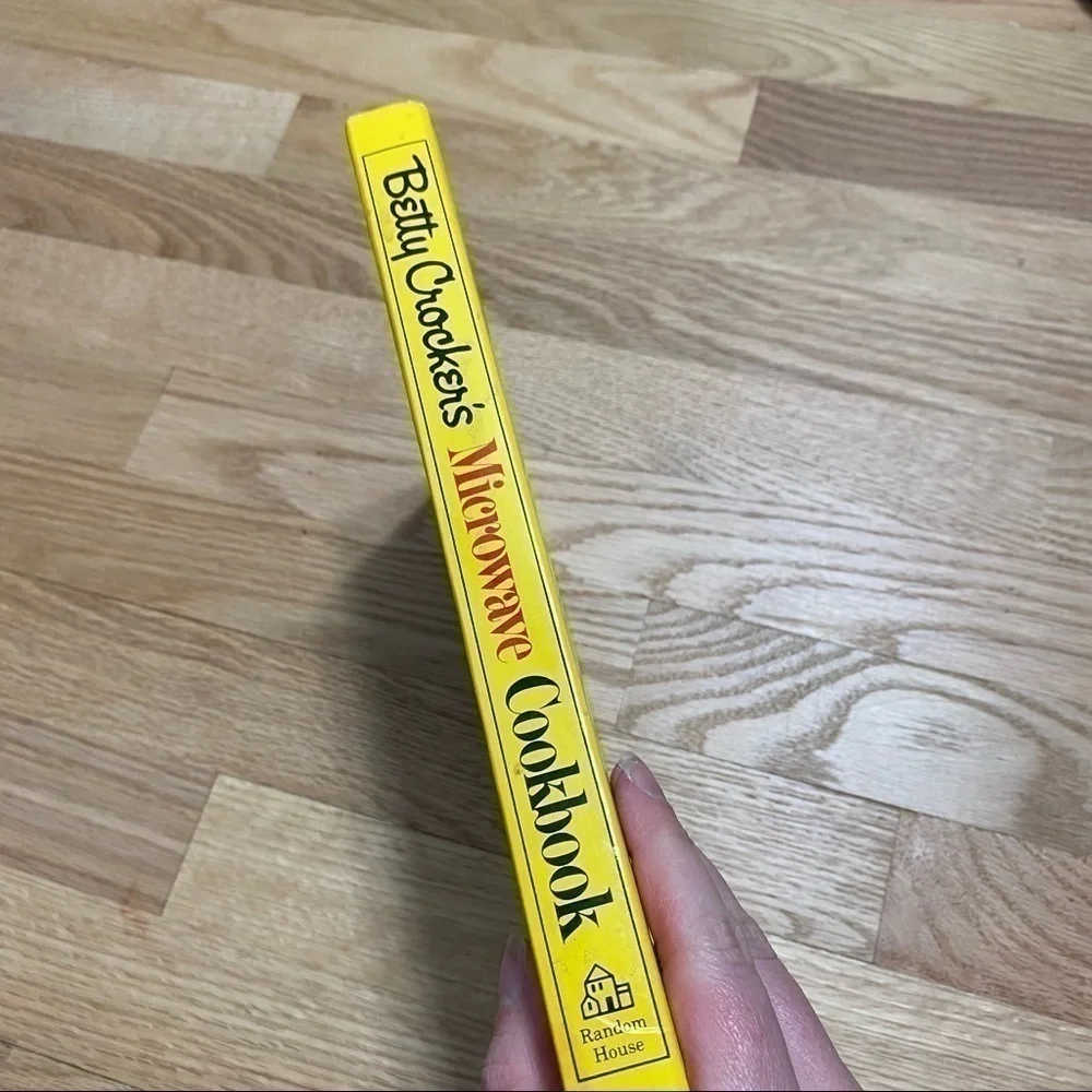 Vintage Betty Crocker’s Microwave Cookbook Yellow
